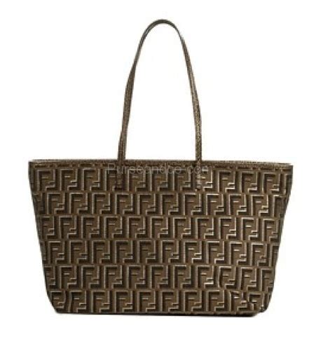 borse blu scuro tracolla fendi sito ufficiale|Borse tote per Donna: la shopping bag .